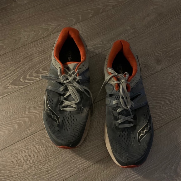 Hi I am selling my nice sports shoes - Picture 5 of 6